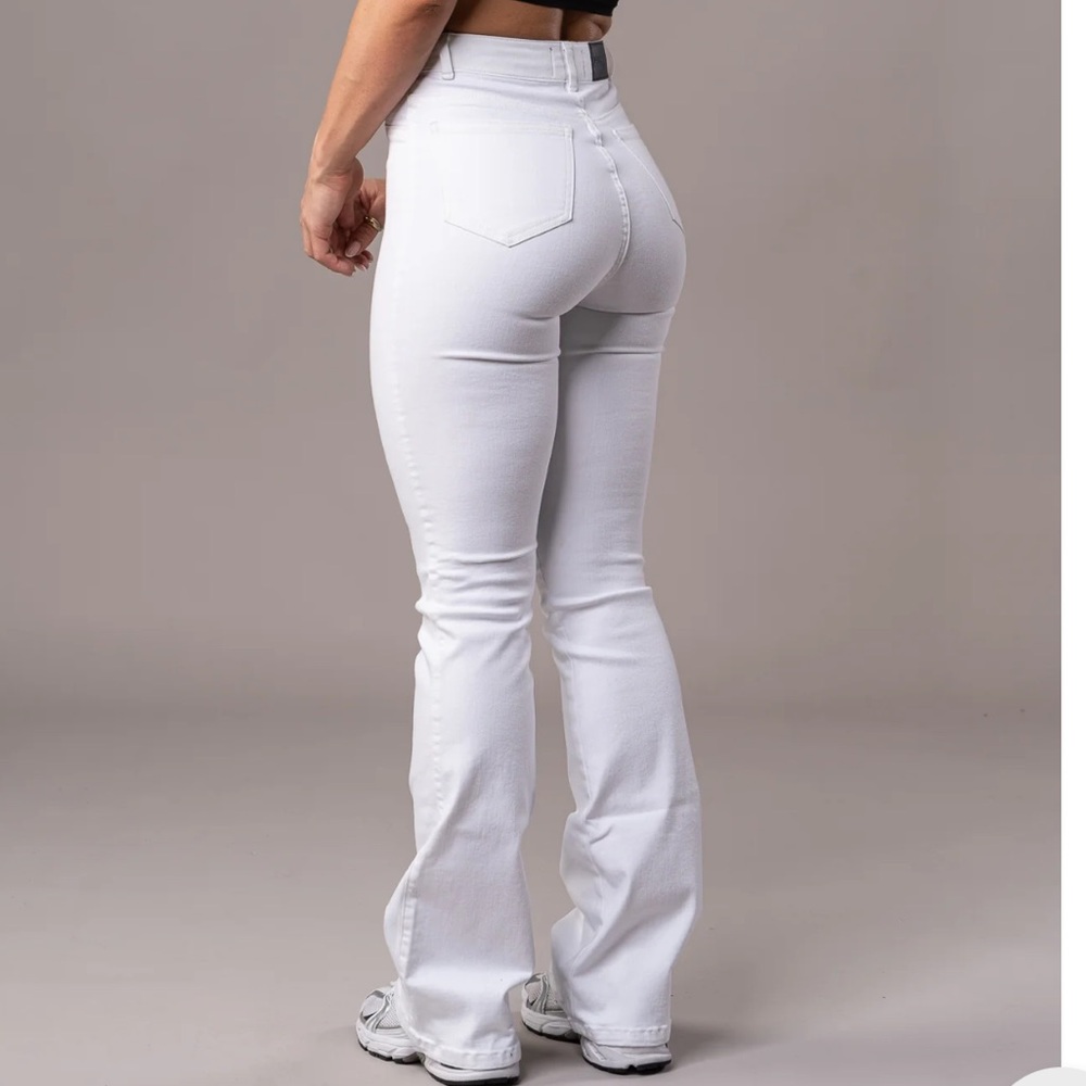 NWOT Fit Jeans Pastel Flared | Small - White